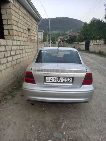 Opel Vectra-4