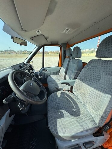 Ford Transit-20