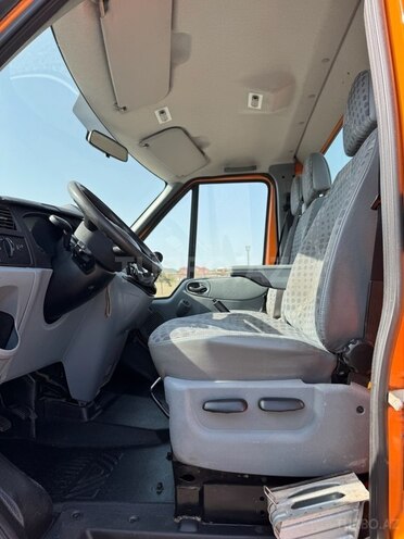 Ford Transit-19