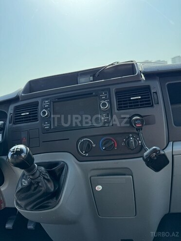 Ford Transit-21