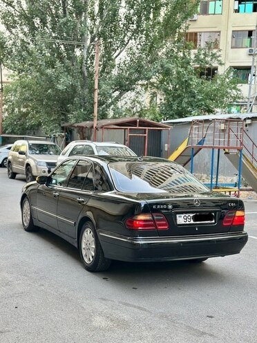 Mercedes E 220 d 2000, 413,000 km - 2.2 l - Bakı