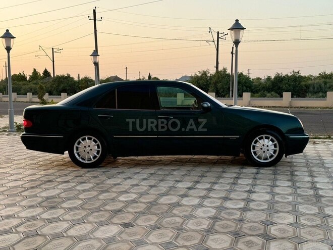 Mercedes E 240 2000, 324,000 km - 2.6 l - Saatlı