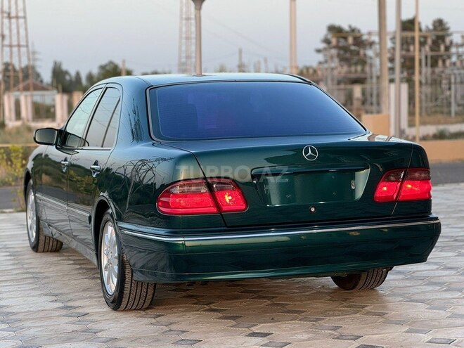 Mercedes E 240 2000, 324,000 km - 2.6 l - Saatlı