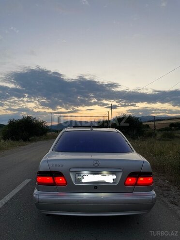 Mercedes E 320 2001, 309,000 km - 3.2 l - Şamaxı