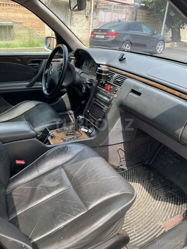 Mercedes E 320 2001, 309,000 km - 3.2 l - Şamaxı