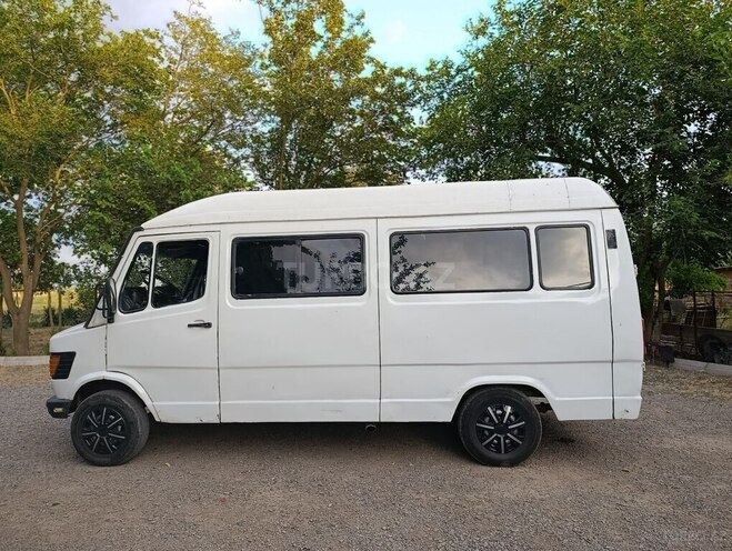 Mercedes 208 D 1993, 258,000 km - 2.3 л - Biləsuvar