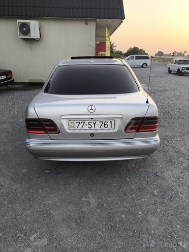 Mercedes E 220 d 2001, 450,000 km - 2.2 л - Ucar