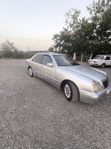 Mercedes E 220 d 2001, 450,000 km - 2.2 л - Ucar