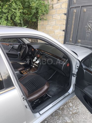 Mercedes E 220 d 2001, 450,000 km - 2.2 л - Ucar