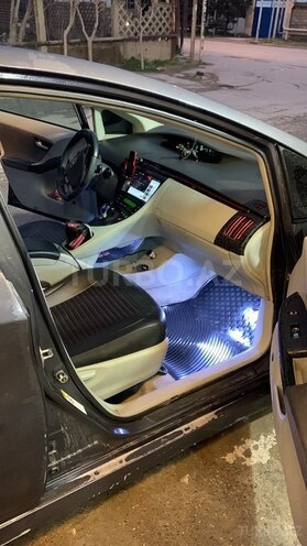Toyota Prius-5