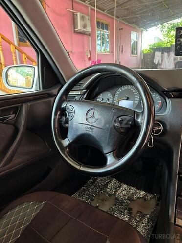 Mercedes E 320 2000, 400,000 km - 3.2 l - Salyan