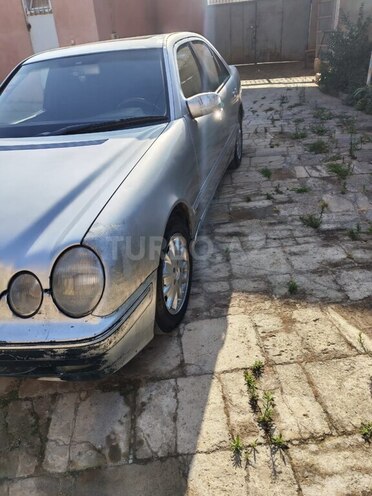 Mercedes E 270 1999, 260,000 km - 2.7 l - Bakı