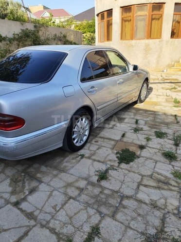 Mercedes E 270 1999, 260,000 km - 2.7 l - Bakı