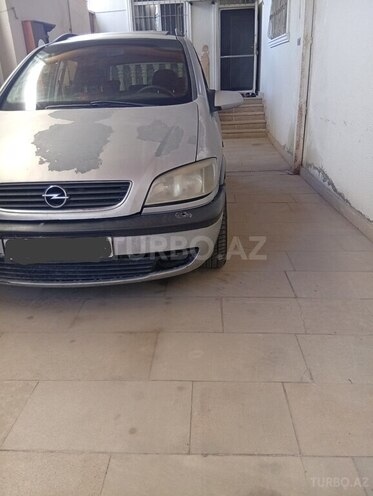 Opel Zafira-5