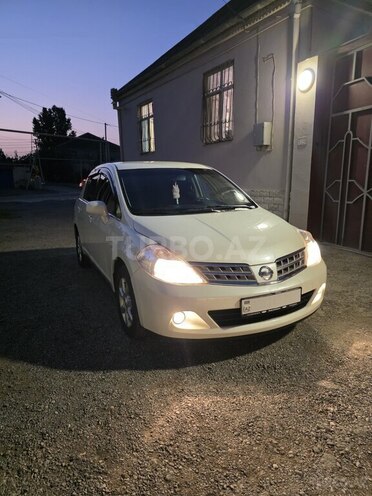 Nissan Tiida-2