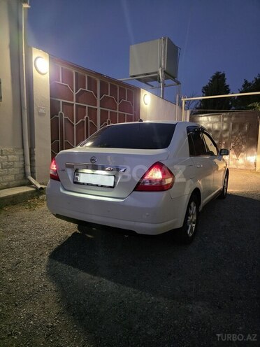 Nissan Tiida-4