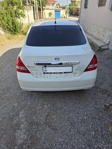 Nissan Tiida-9