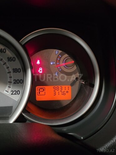 Nissan Tiida-12