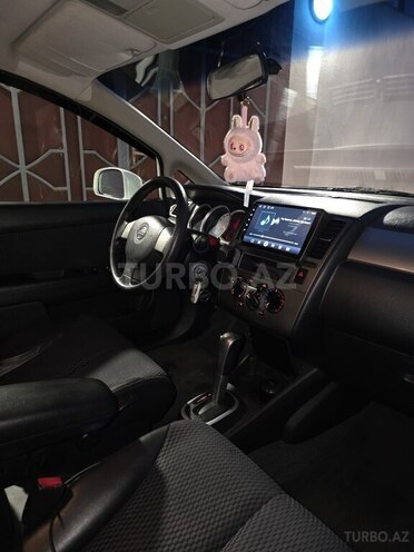 Nissan Tiida-15