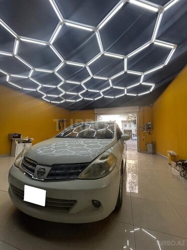 Nissan Tiida-1