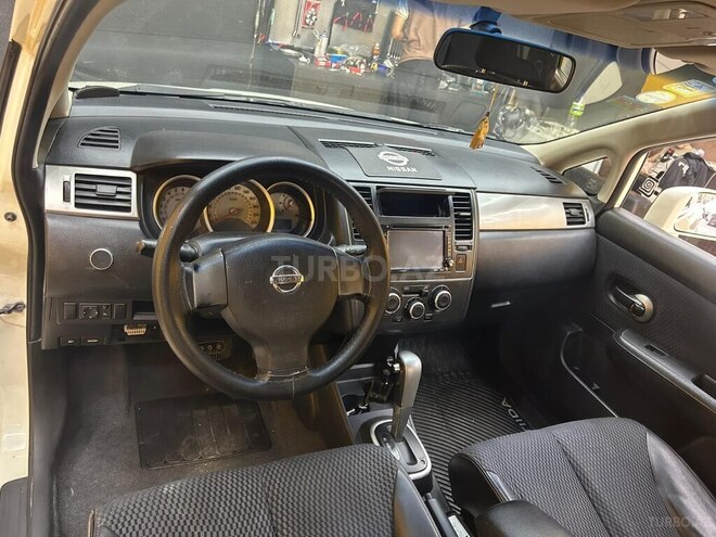 Nissan Tiida-10