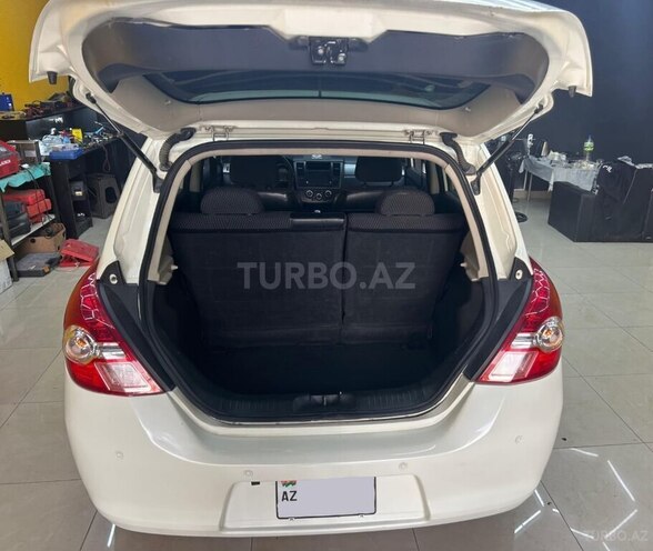 Nissan Tiida-4
