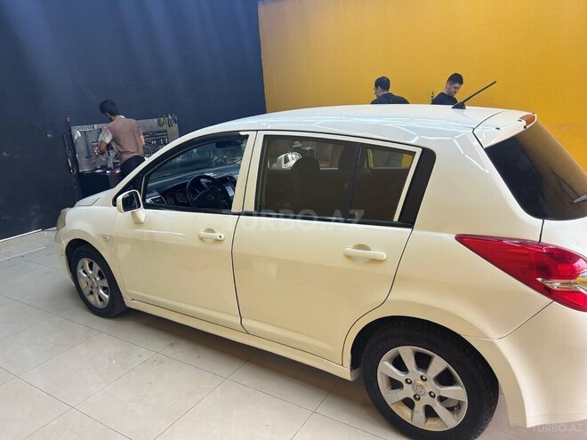 Nissan Tiida-6