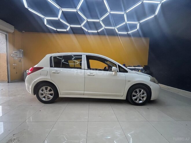 Nissan Tiida-7