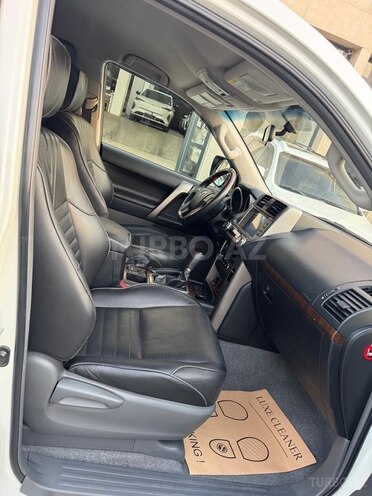 Toyota Land Cruiser Prado-5