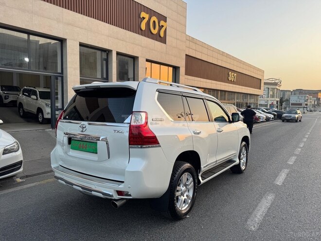 Toyota Land Cruiser Prado-4
