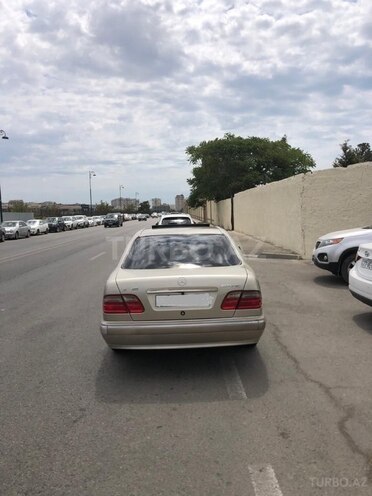 Mercedes E 240 1999, 245,673 km - 2.4 l - Bakı