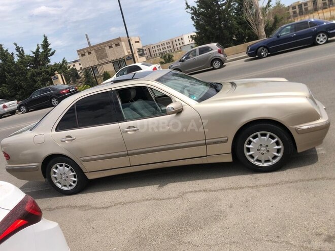 Mercedes E 240 1999, 245,673 km - 2.4 l - Bakı