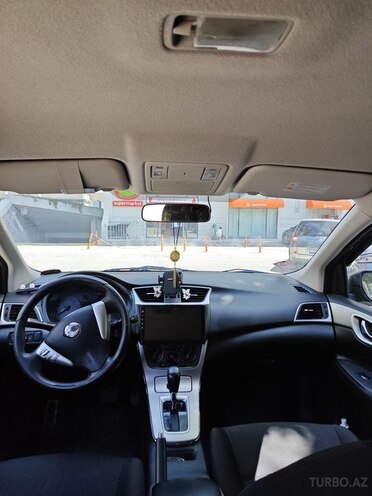 Nissan Tiida-5
