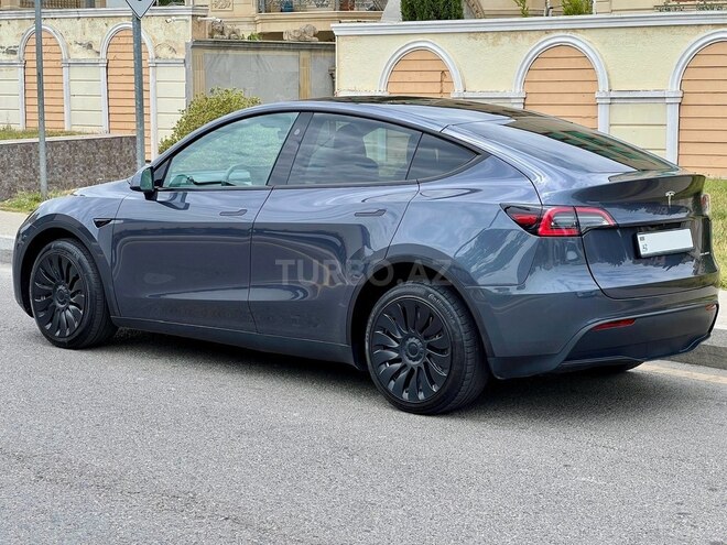 Tesla Model Y-5