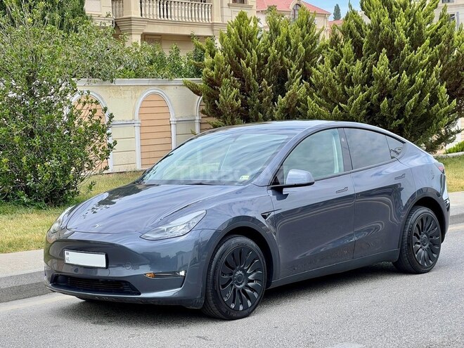 Tesla Model Y-4