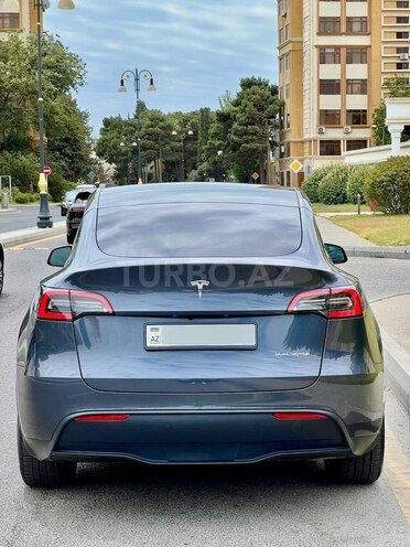 Tesla Model Y-2