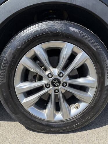 Hyundai Santa Fe-12