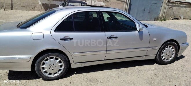 Mercedes E 240 1998, 290,000 km - 2.4 l - Bakı