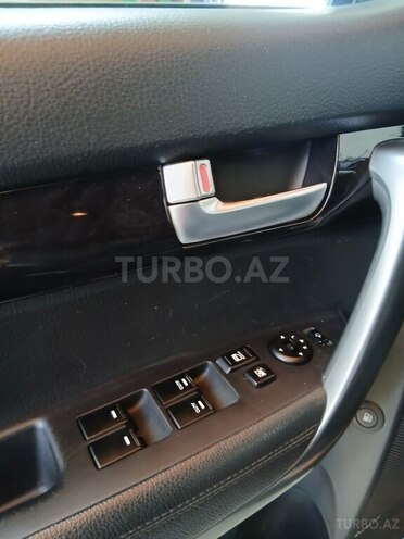 Kia Sorento-13