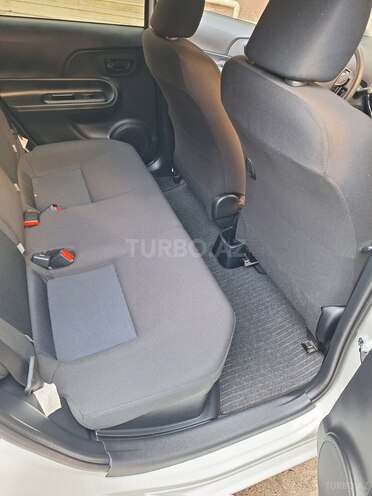 Toyota Aqua-15