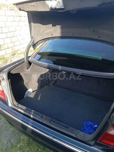Mercedes E 240 2000, 563,270 km - 2.6 l - Zaqatala