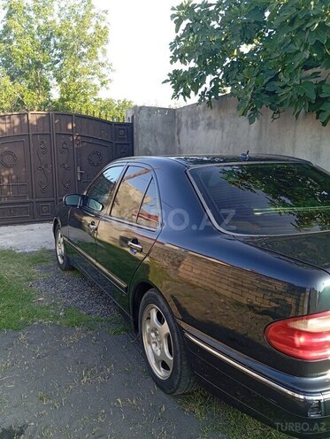Mercedes E 240 2000, 563,270 km - 2.6 l - Zaqatala