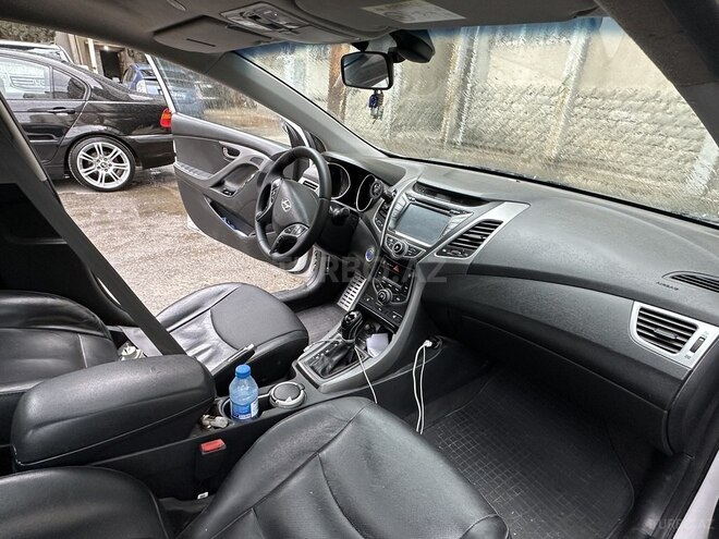 Hyundai Elantra 2015, 181,630 km - 1.8 l - Bakı