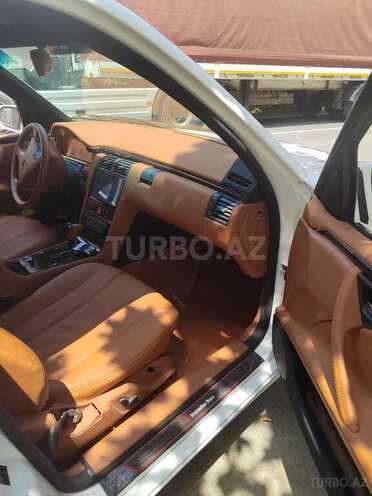 Mercedes E 220 d 2001, 200,000 km - 2.0 л - Bakı