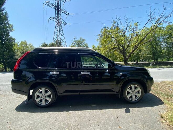 Nissan X-Trail 2008, 235,000 km - 2.5 l - Qax