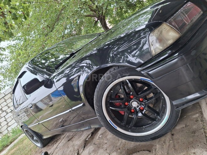 BMW 320 1993, 111,000 km - 2.0 l - Qazax