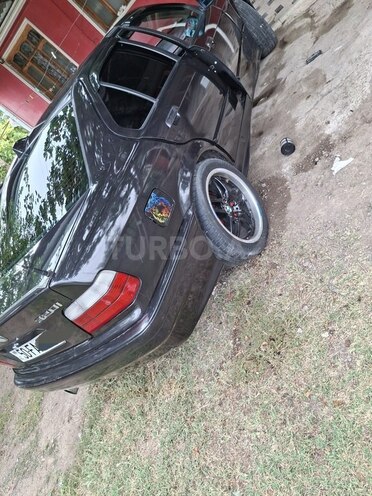 BMW 320 1993, 111,000 km - 2.0 l - Qazax