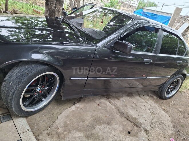 BMW 320 1993, 111,000 km - 2.0 l - Qazax