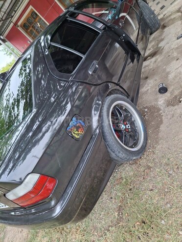 BMW 320 1993, 111,000 km - 2.0 l - Qazax