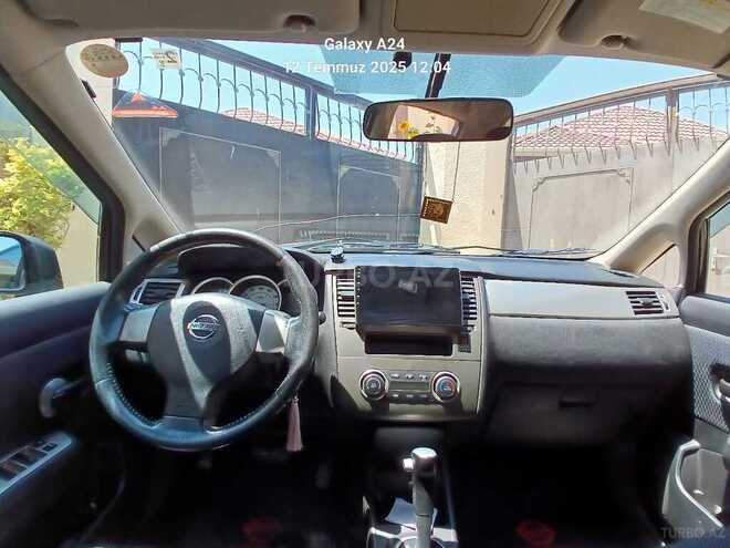 Nissan Tiida-5